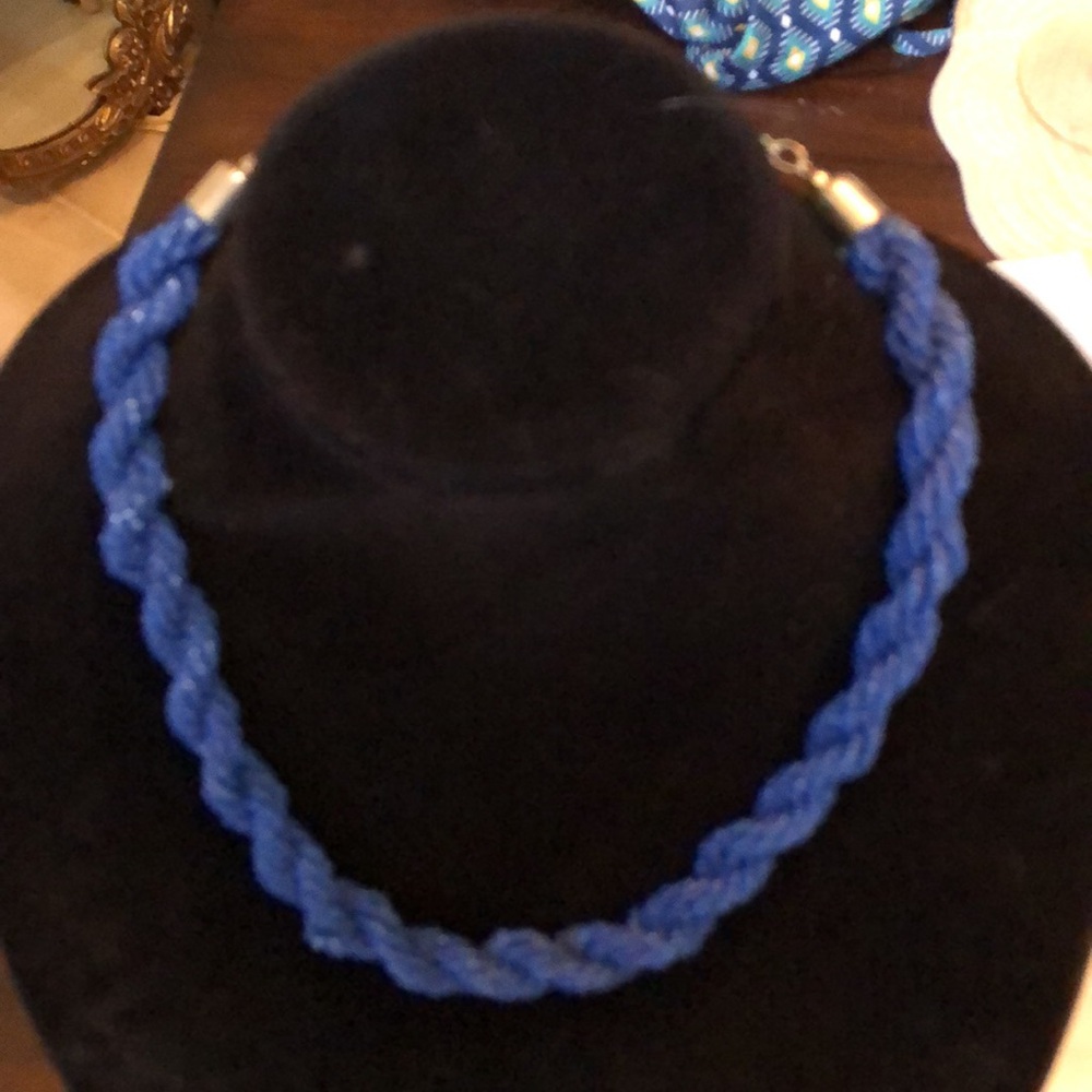 Blue beaded rope short necklace with extender